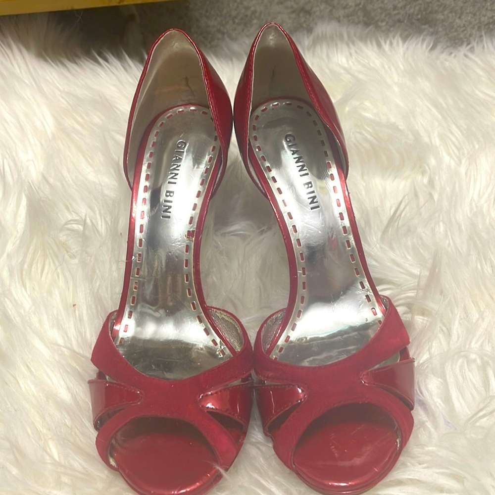 Very sassy Red Gianni Bini Heels/pumps